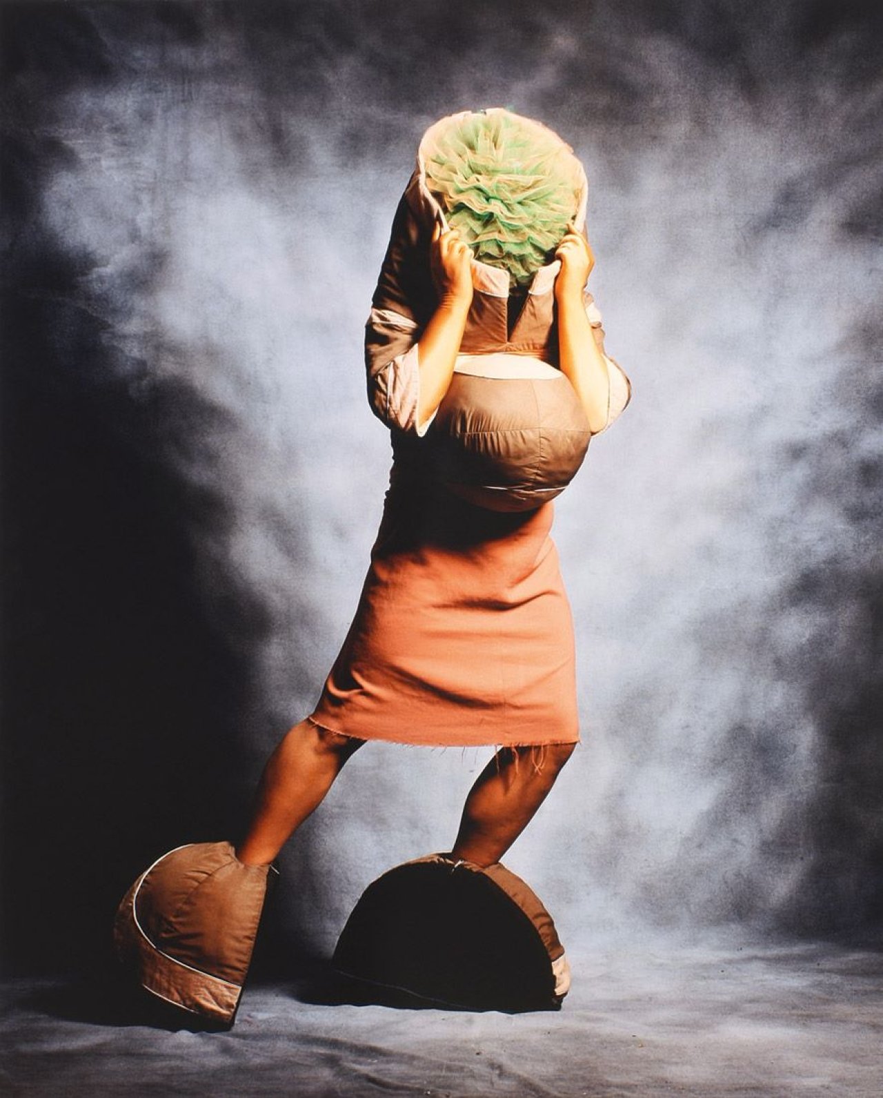 Auf diesem Bild ist das folgende Kunstwerk zu sehen: Leigh Bowery. „Session IV/Look 20“. 1991.
