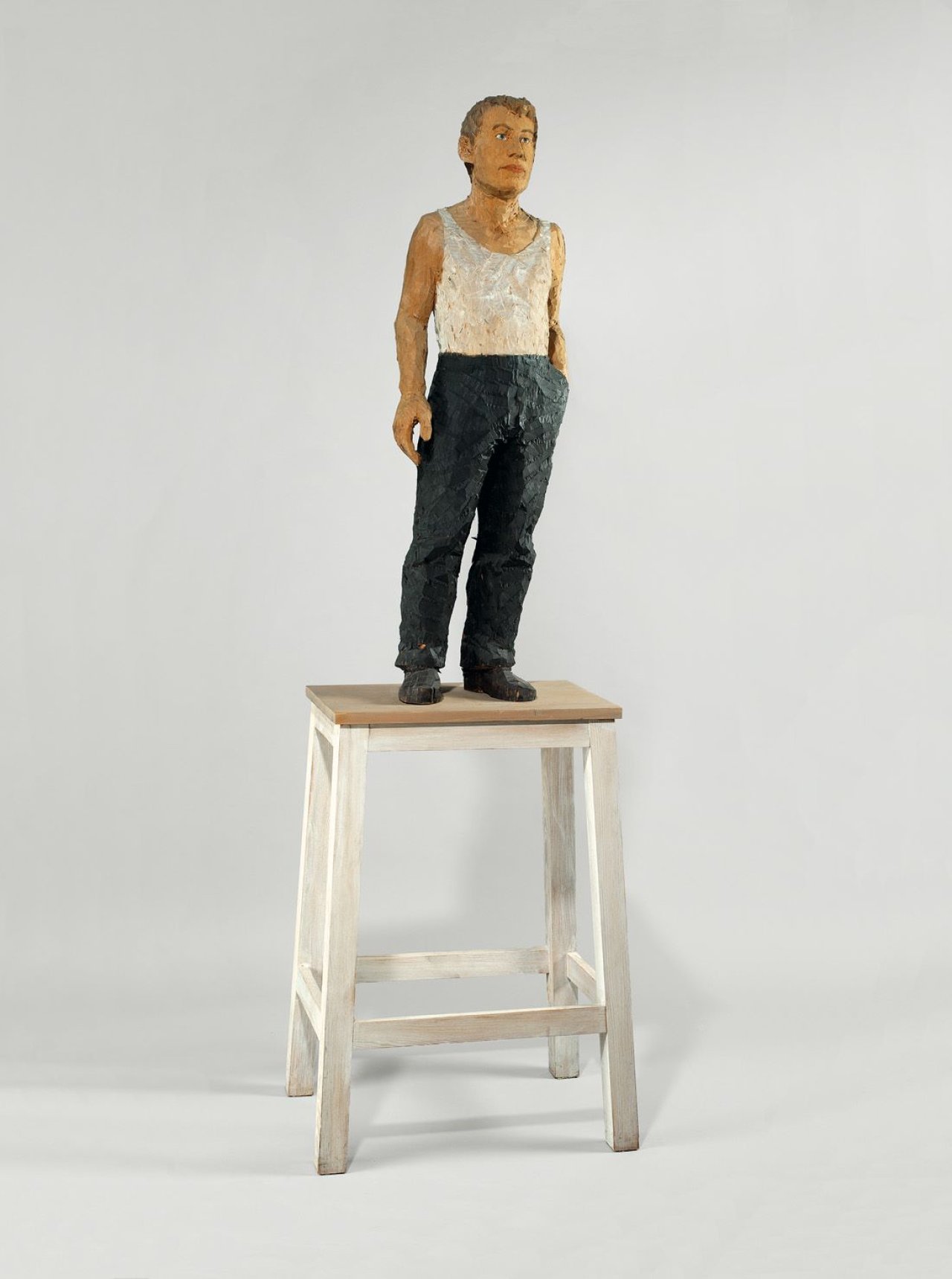 This picture shows the following artwork: Stephan Balkenhol. Mann mit Tätowierung. 1997.