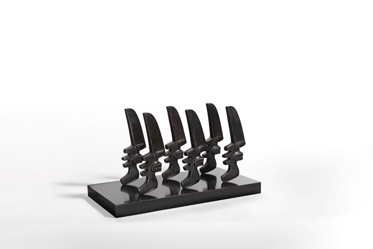 Auf diesem Bild ist das folgende Kunstwerk zu sehen:  Strong-Cuevas (d.i. Elizabeth de Cuevas). Running Heads. 1981.