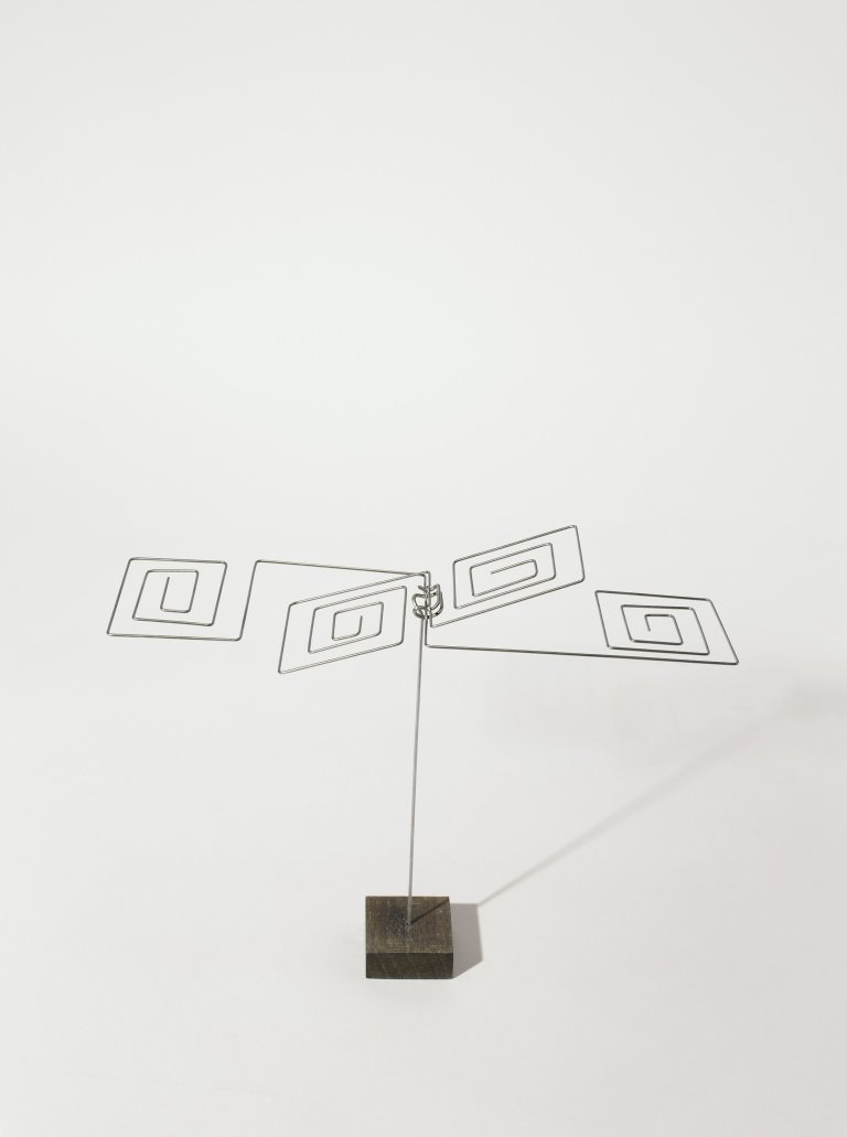 Auf diesem Bild ist das folgende Kunstwerk zu sehen: George Rickey. Mäander. 1972.