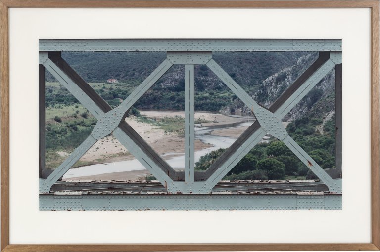 Auf diesem Bild ist das folgende Kunstwerk zu sehen: Axel Hütte. „Brücke Südafrika“. 2001.