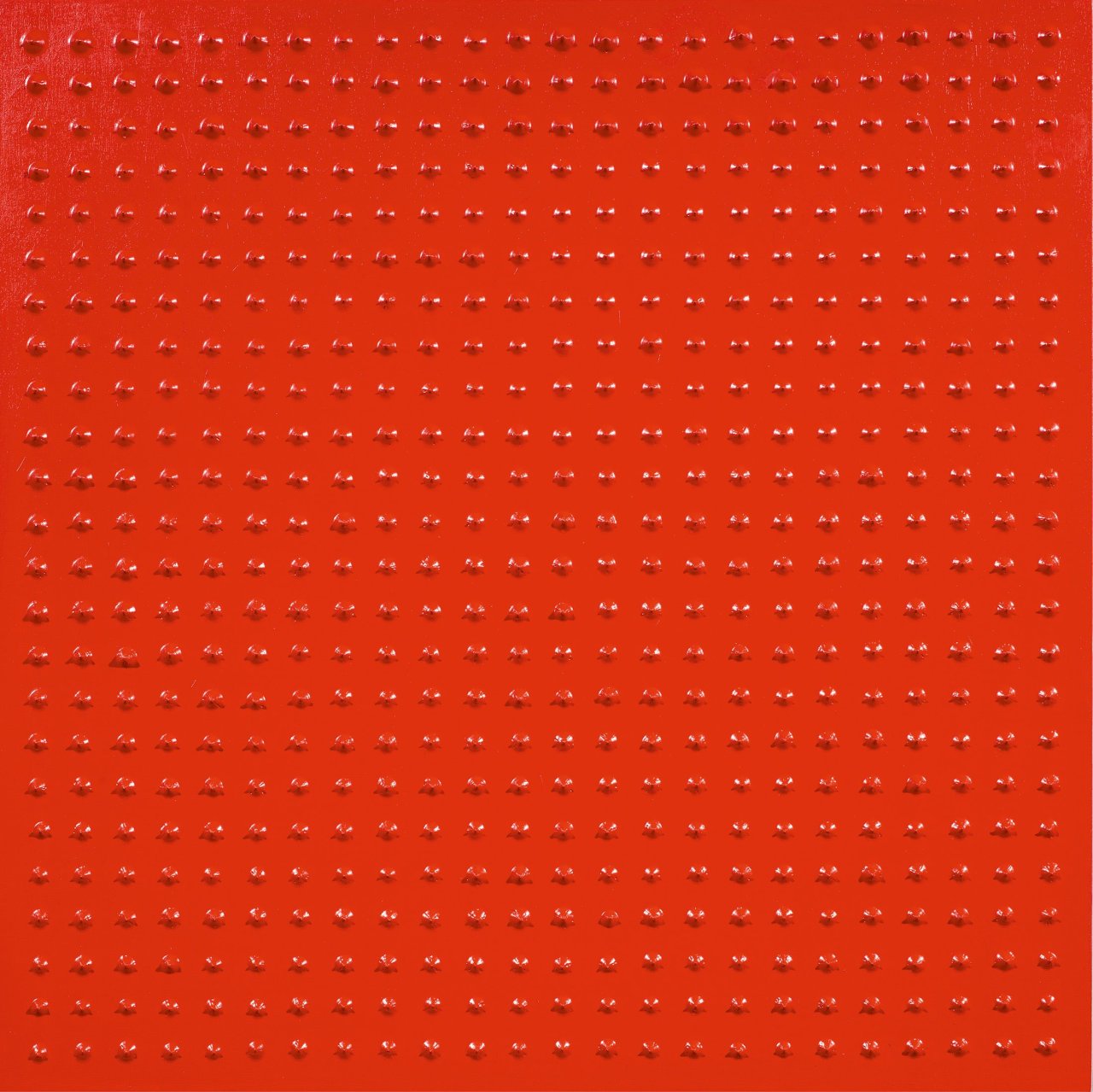 Auf diesem Bild ist das folgende Kunstwerk zu sehen: Bernard Aubertin. „Monochrome rouge N°0“. 1991.