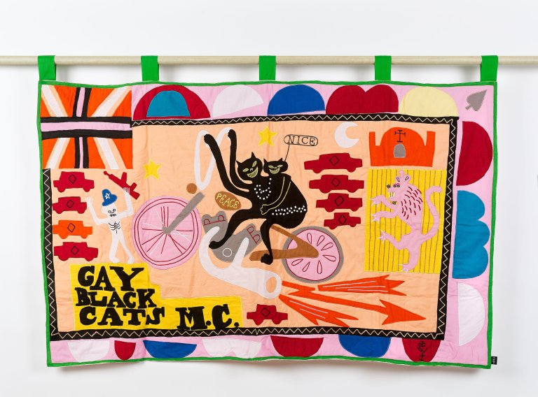 Auf diesem Bild ist das folgende Kunstwerk zu sehen: Grayson Perry. „Gay Black Cats MC“. 2017.