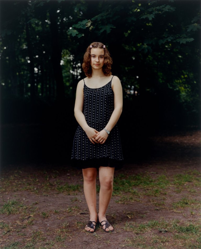 Auf diesem Bild ist das folgende Kunstwerk zu sehen:  Mappenwerk. „How you look at it“. 2000.