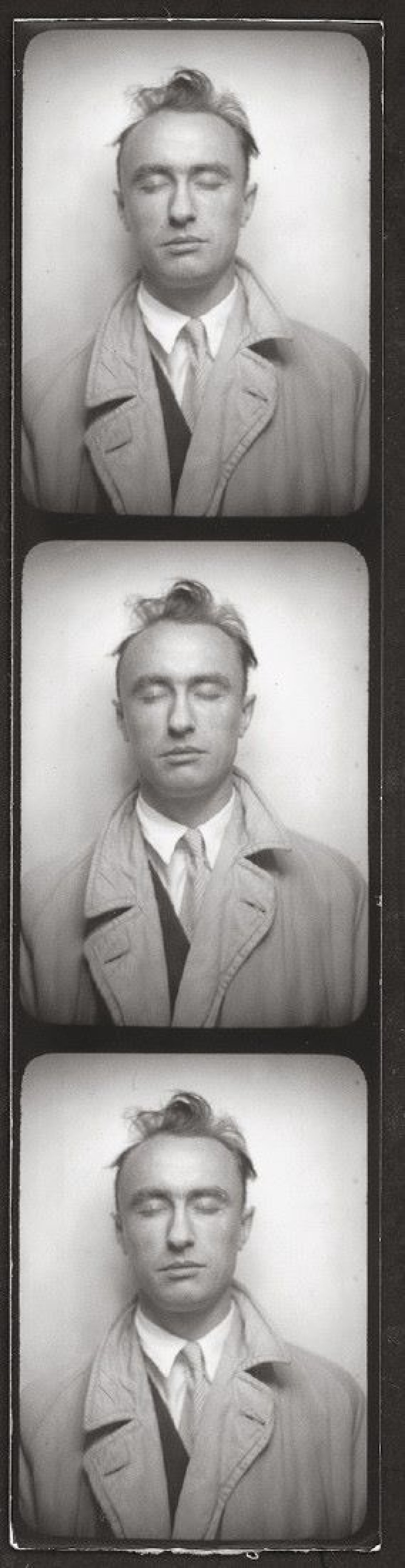 Auf diesem Bild ist das folgende Kunstwerk zu sehen:  Anonym. Photomaton - Yves Tanguy. Um 1929.