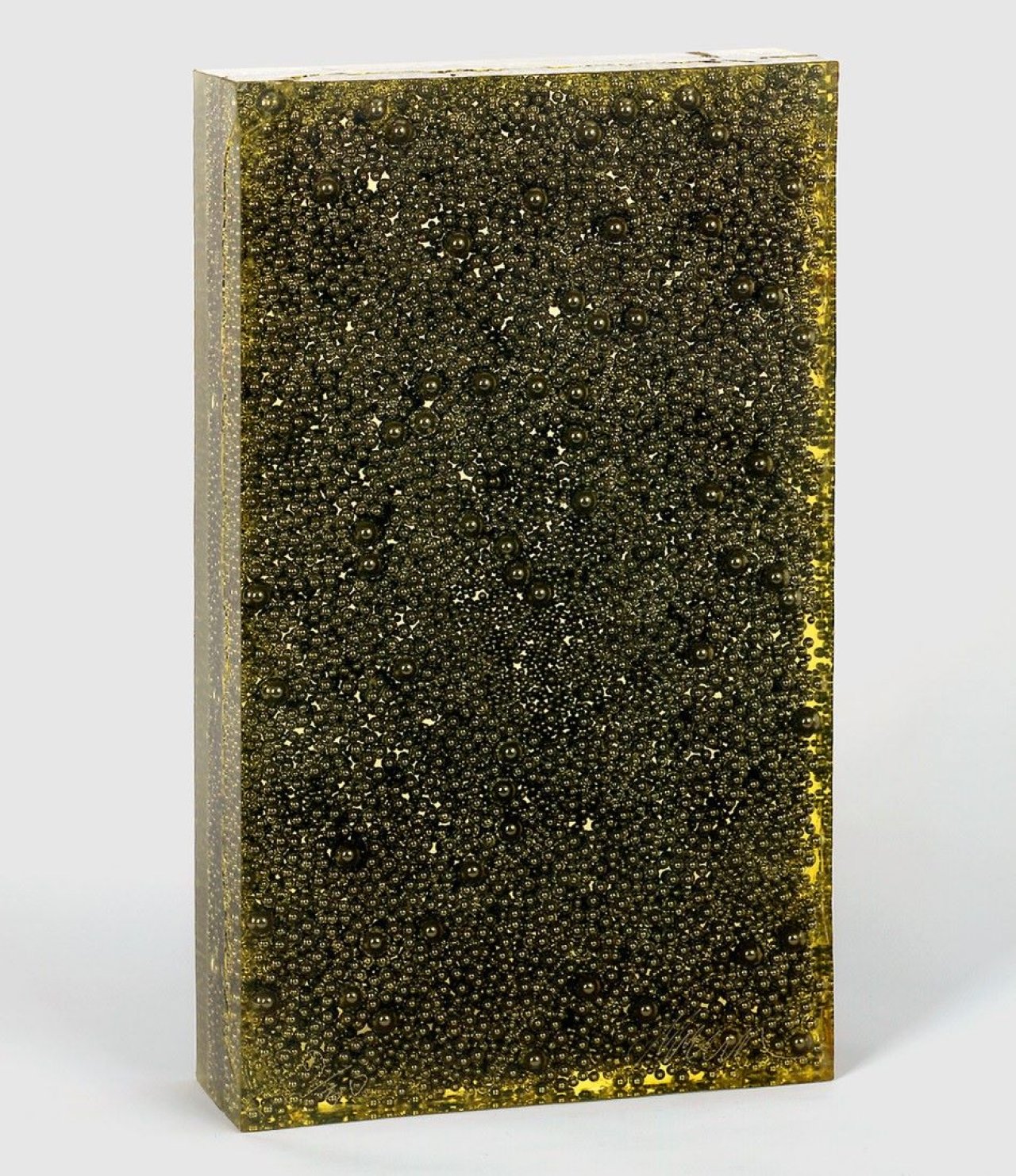 This picture shows the following artwork:  Arman. Petit Aleph. 1978.