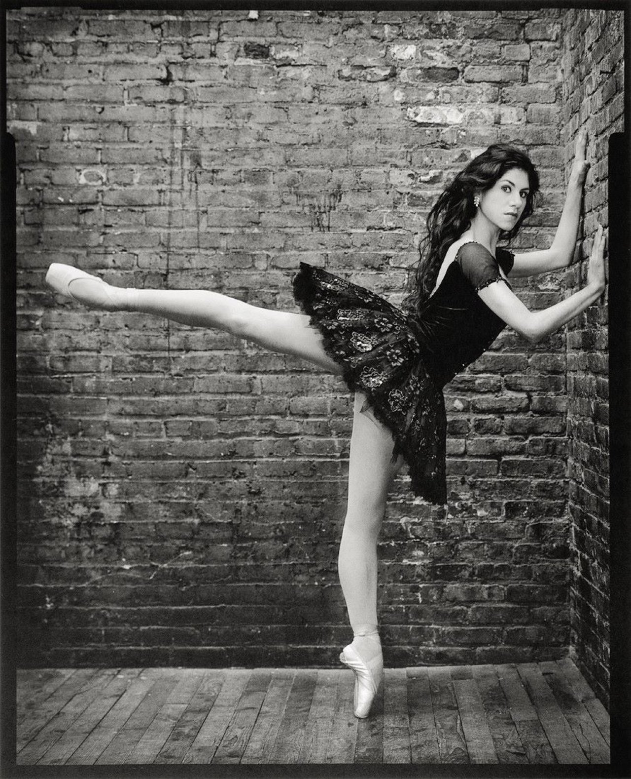 Auf diesem Bild ist das folgende Kunstwerk zu sehen: Mark Seliger. „Paloma Herrera, New York City“. 2004.