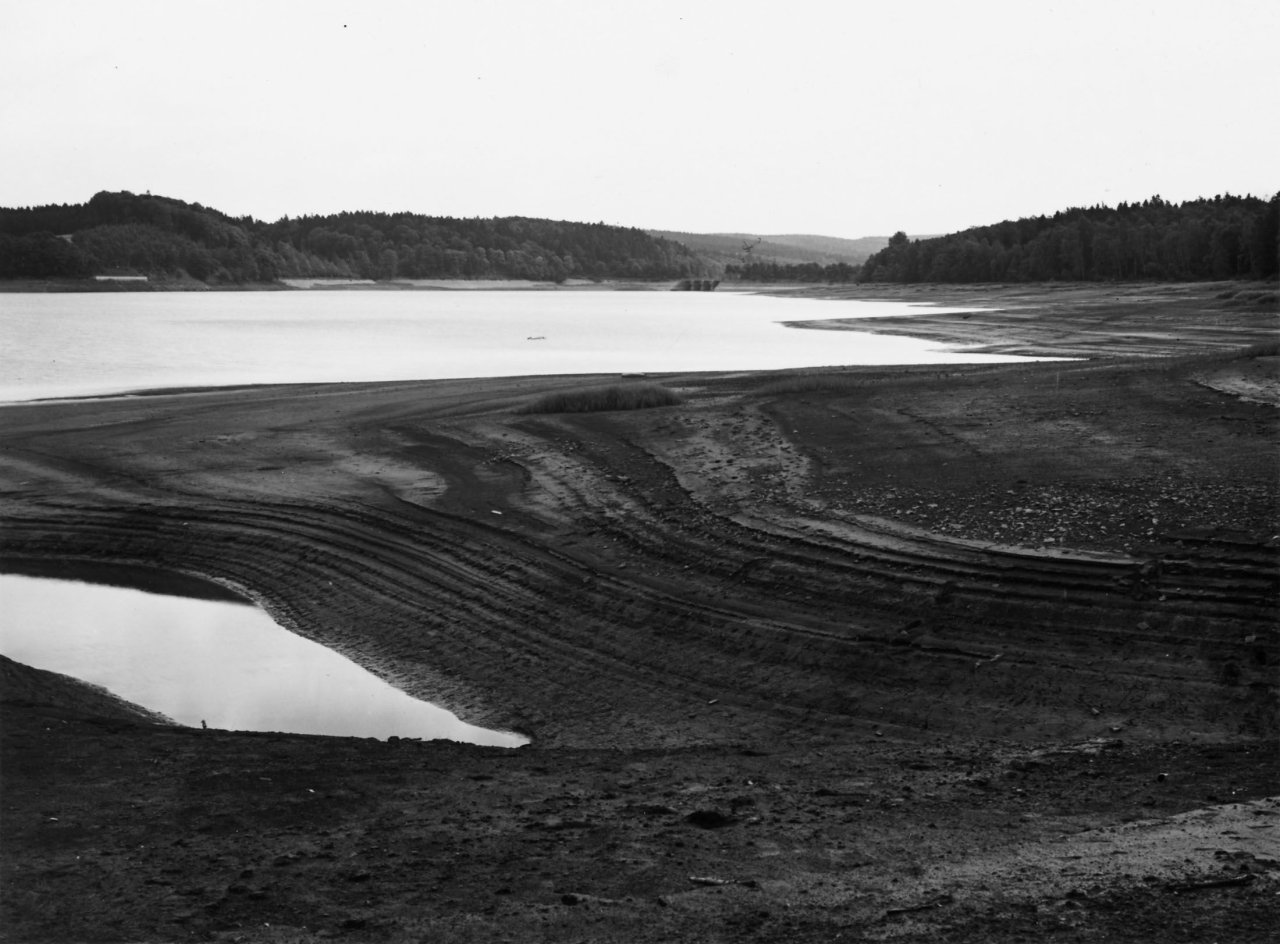 This picture shows the following artwork: Albert Renger-Patzsch. Low water at Hevebecken-Lake Möhnesee. 1956.