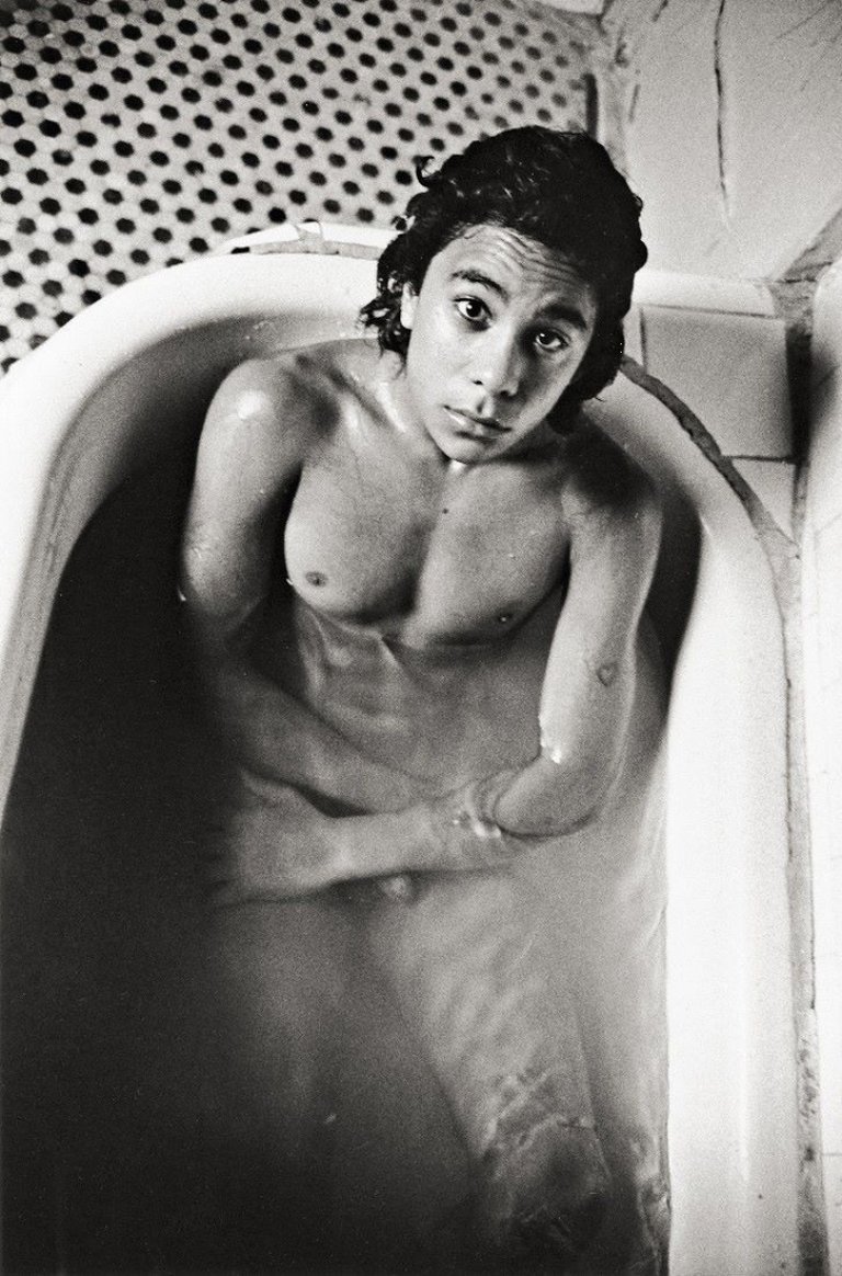 Auf diesem Bild ist das folgende Kunstwerk zu sehen: Larry Clark. New York City, aus der Serie „42nd Street“, 1978.