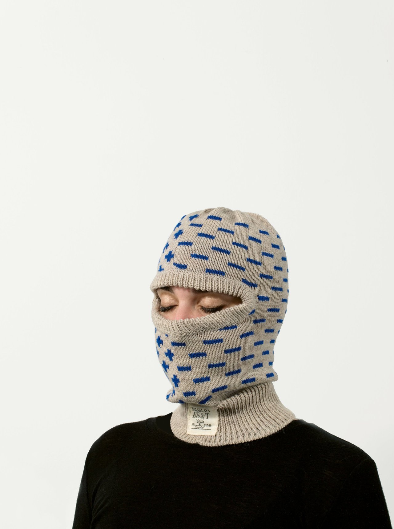 Auf diesem Bild ist das folgende Kunstwerk zu sehen: Rosemarie Trockel. „Balaklava“. 1986.