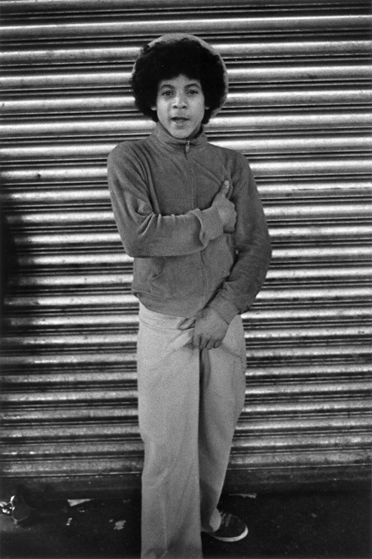 Auf diesem Bild ist das folgende Kunstwerk zu sehen: Larry Clark. Ohne Titel, aus der Serie „42nd Street Boys“. 1979-1980.