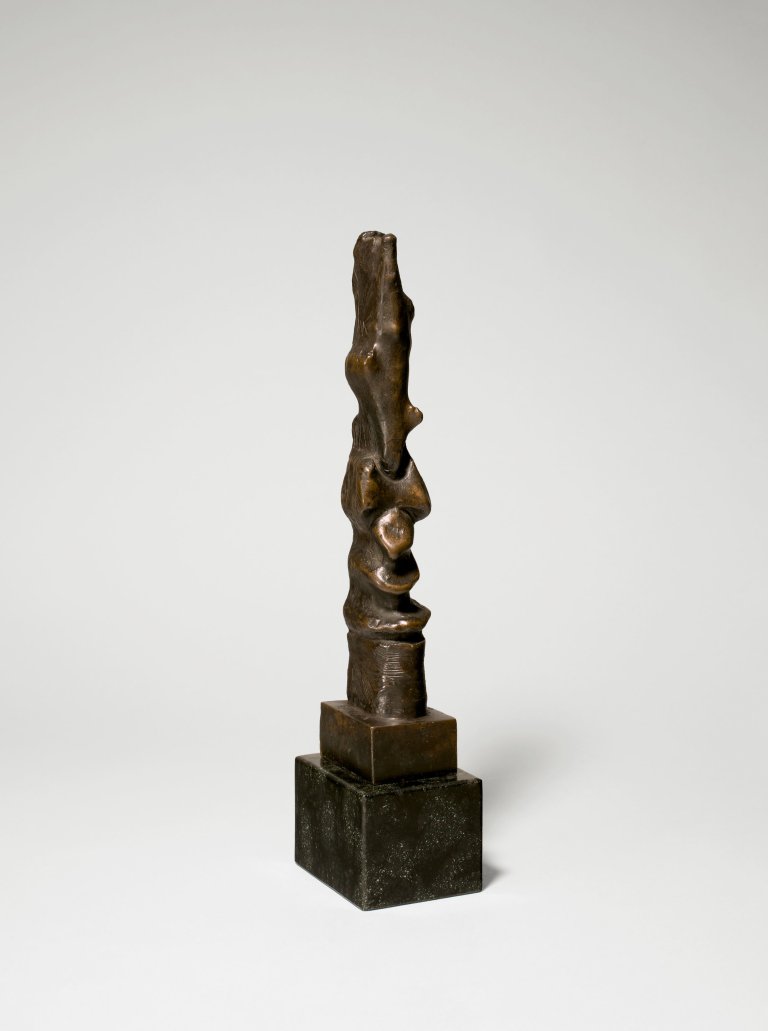 Auf diesem Bild ist das folgende Kunstwerk zu sehen: Henry Moore. „Upright Motive: Maquette No. 7“. 1955.