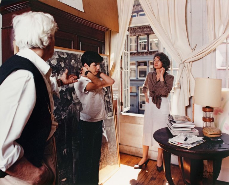 Auf diesem Bild ist das folgende Kunstwerk zu sehen: Tina Barney. „The Son“. 1987.