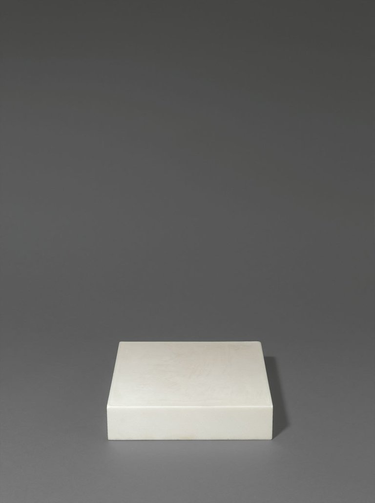 Auf diesem Bild ist das folgende Kunstwerk zu sehen: Wolfgang Laib. Milchstein. 1978.