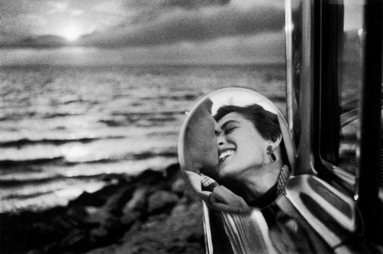 Auf diesem Bild ist das folgende Kunstwerk zu sehen: Elliott Erwitt. „California“. 1955.