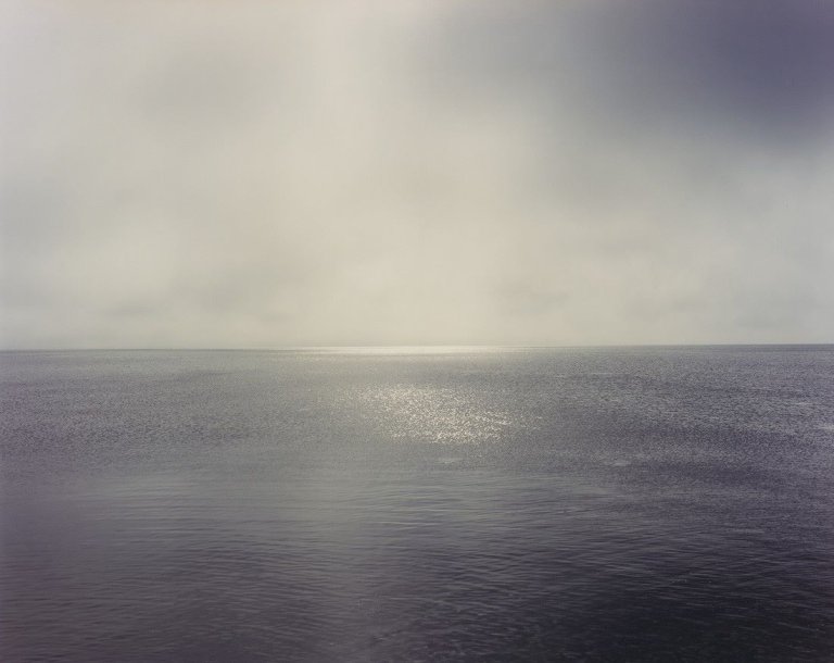 Auf diesem Bild ist das folgende Kunstwerk zu sehen: Joel Meyerowitz. „Bay Sky“. 1988.