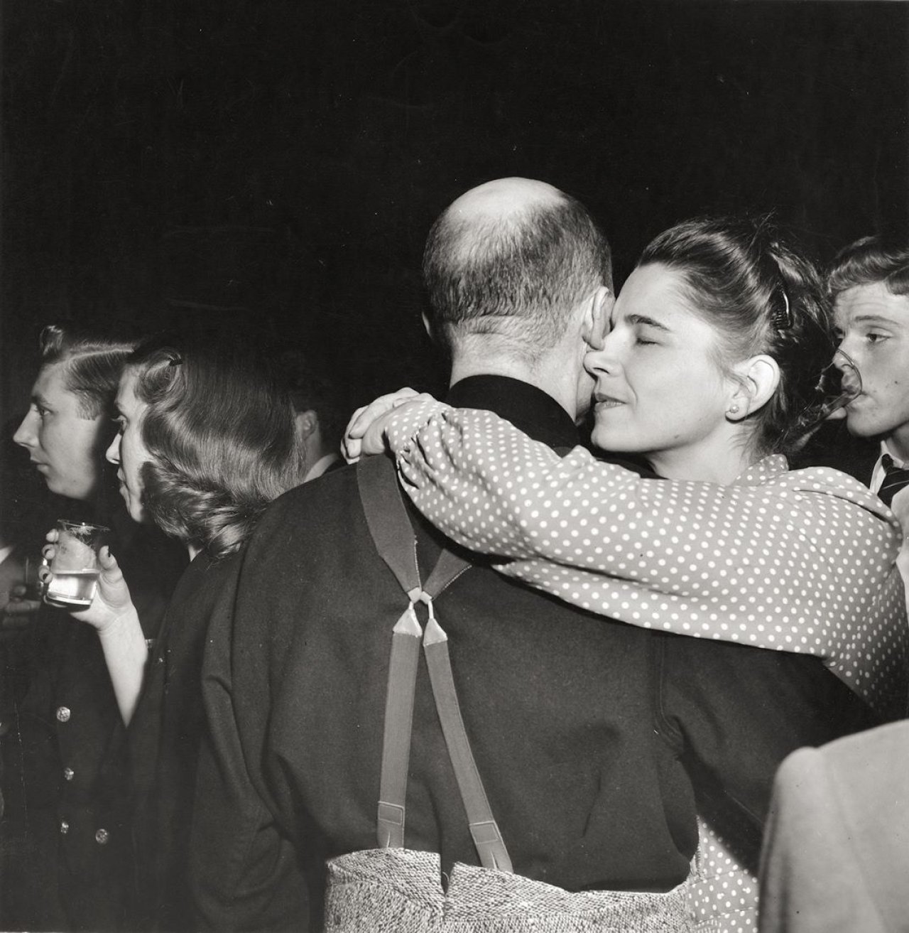 Auf diesem Bild ist das folgende Kunstwerk zu sehen:  Weegee (d.i. Fellig, Arthur H.). Ohne Titel. Um 1946.