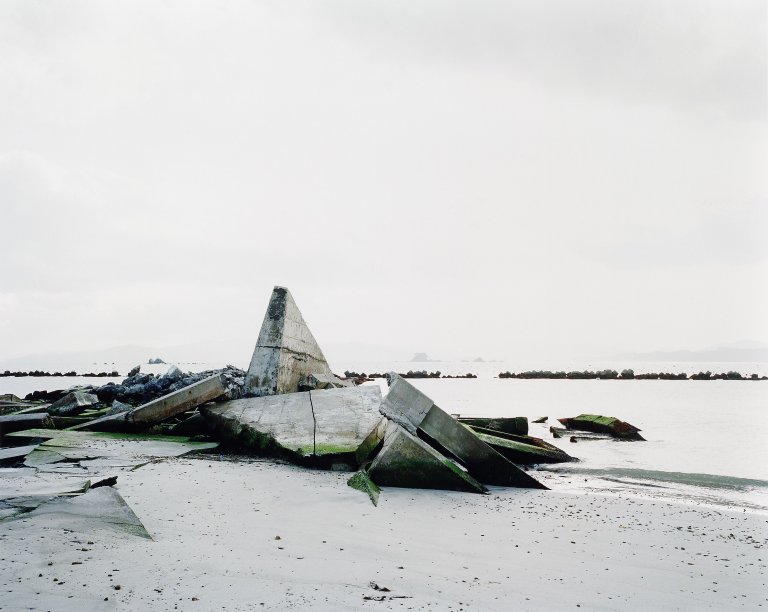 Auf diesem Bild ist das folgende Kunstwerk zu sehen: Hans-Christian Schink. Tanogashira, Utatsu, Miyagi Prefecture. 2012.
