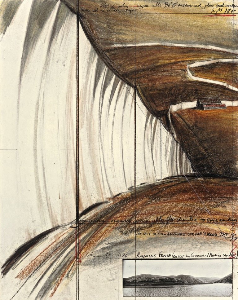 Auf diesem Bild ist das folgende Kunstwerk zu sehen:  Christo. „RUNNING FENCE (PROJECT FOR SONOMA AND MARIN COUNTIES)“. 1976.