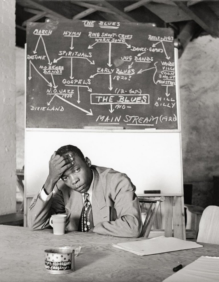 Auf diesem Bild ist das folgende Kunstwerk zu sehen: Clemens Kalischer. „John Lee Hooker, Music Inn“ (Stockbridge, Ma.). Um 1950.
