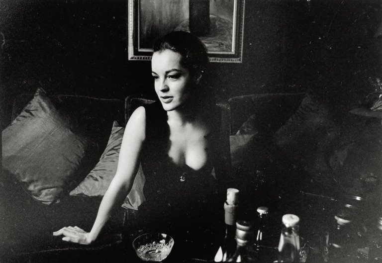 Auf diesem Bild ist das folgende Kunstwerk zu sehen: Will McBride. „Romy in Paris“. 1964.