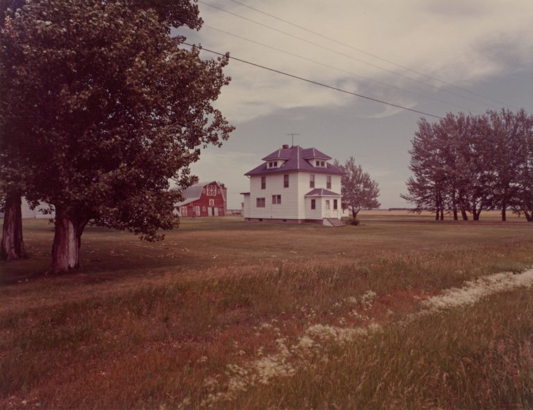 Auf diesem Bild ist das folgende Kunstwerk zu sehen: Stephen Shore. East of Dilworth, Minnesota. 1973.