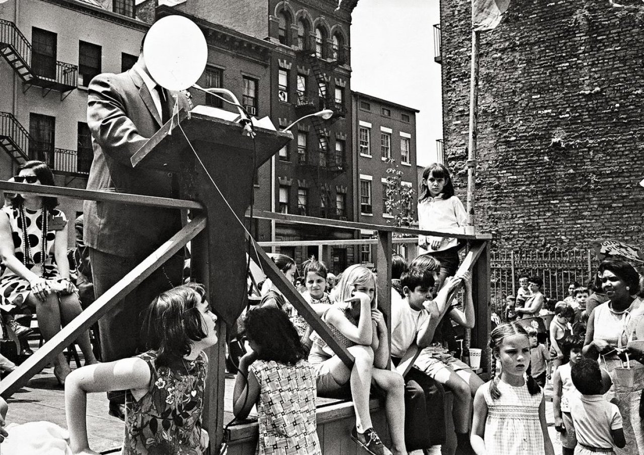 Auf diesem Bild ist das folgende Kunstwerk zu sehen: André  Kertész. Ohne Titel (New York). 1966.