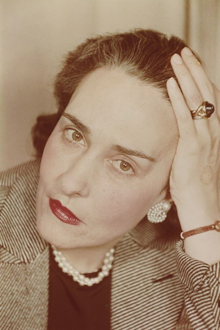 Auf diesem Bild ist das folgende Kunstwerk zu sehen: Gisèle Freund. „Victoria en 1939 à Paris“. 1939.