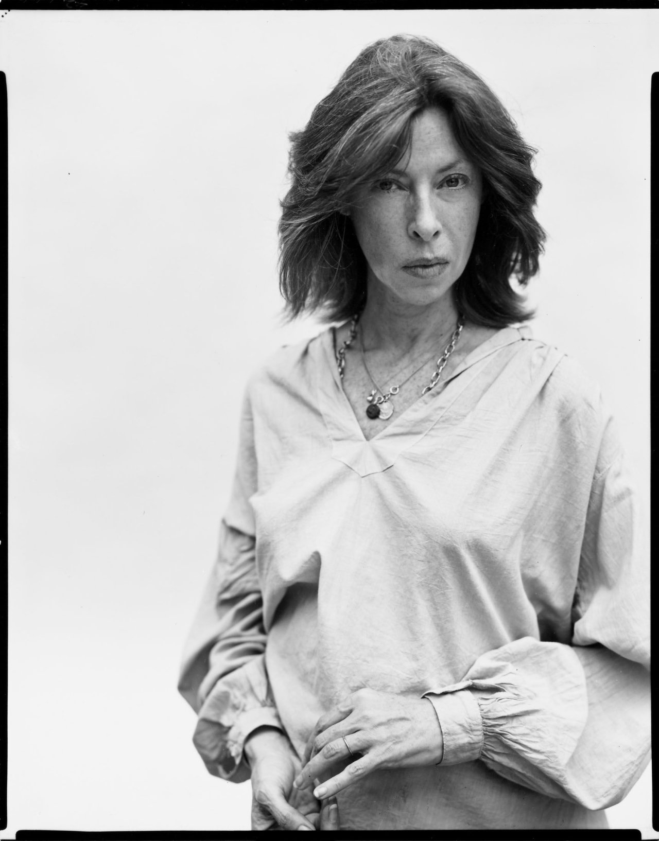 Auf diesem Bild ist das folgende Kunstwerk zu sehen: Richard Avedon. Evelyn Avedon, wife of photographer, New York City, July 23. 1975.