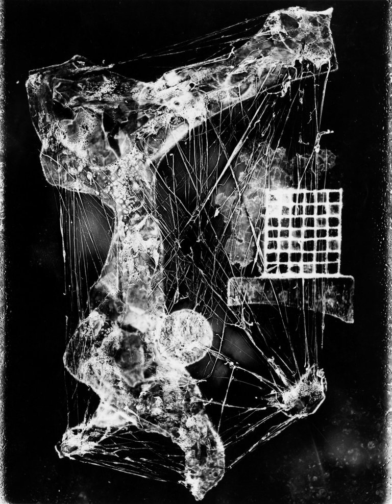 Auf diesem Bild ist das folgende Kunstwerk zu sehen: Heinz Hajek-Halke. Lichtgrafik /„Lichtgrafik kombiniert mit Originalfoto – 2 Negative“. Um 1950/1960.