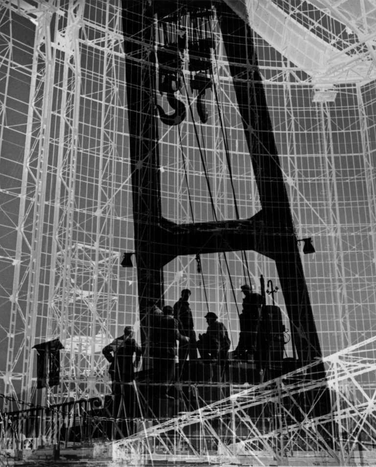 Auf diesem Bild ist das folgende Kunstwerk zu sehen: Heinz Hajek-Halke. Mittagspause – Belichtungsmontage. 1932.