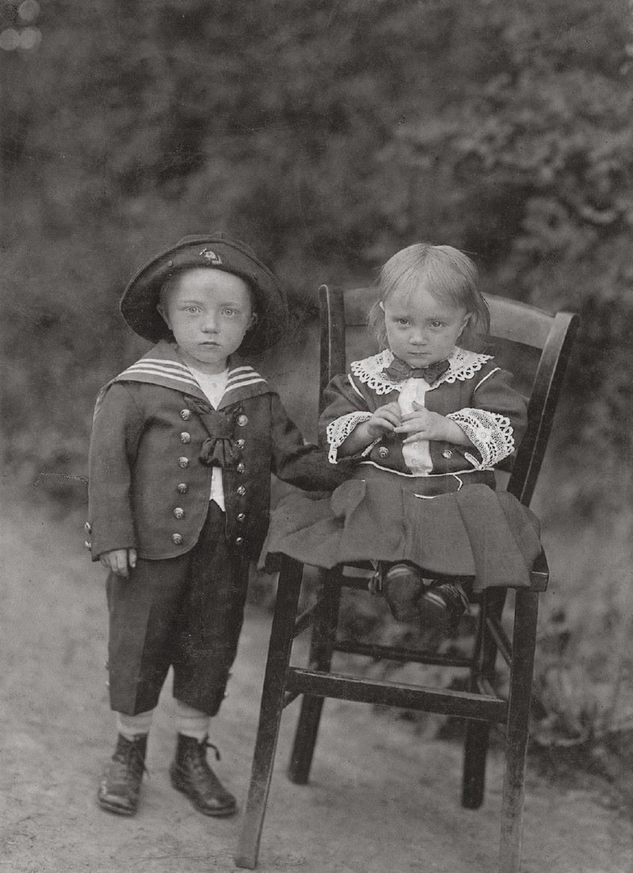 This picture shows the following artwork: August Sander. Wilhelm und Emma Färber. Um 1903.
