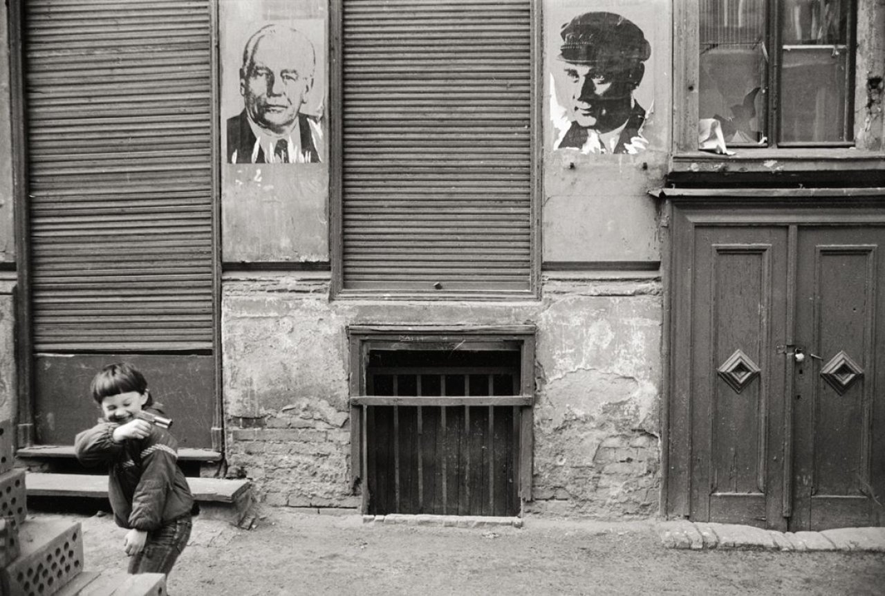 Catalog image of „Berlin“, aus dem Zyklus „Berlin in einer Hundenacht“, 1977–1989. 1980
