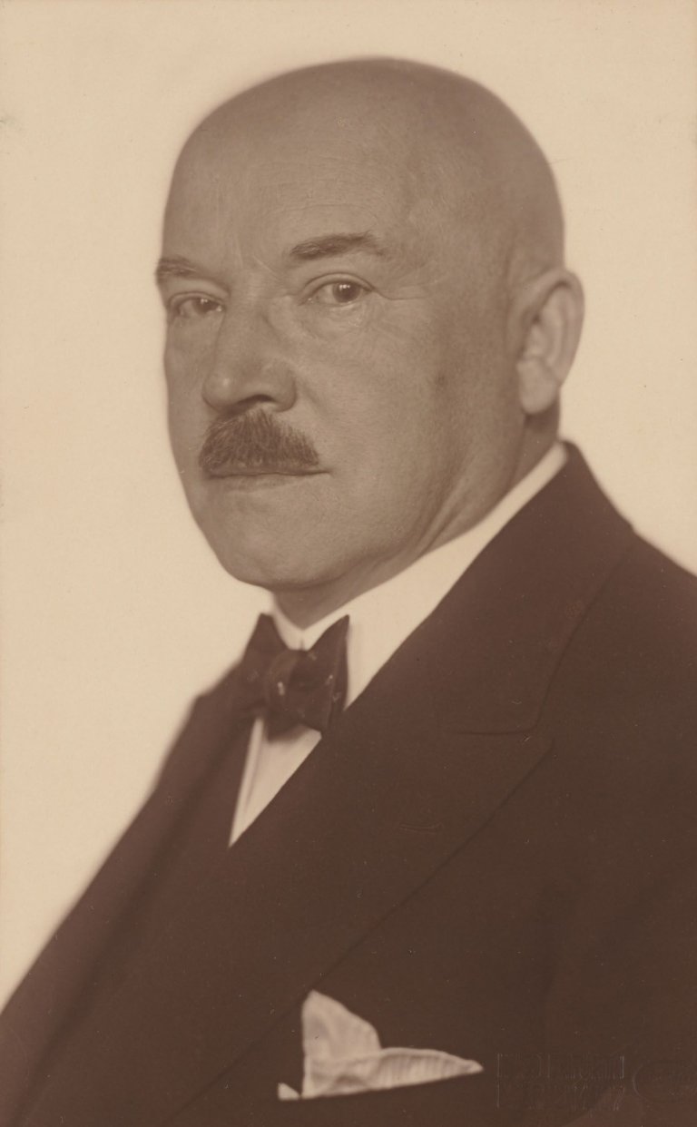Auf diesem Bild ist das folgende Kunstwerk zu sehen: Hugo Erfurth. Der Verleger Alexander Koch. 1927.