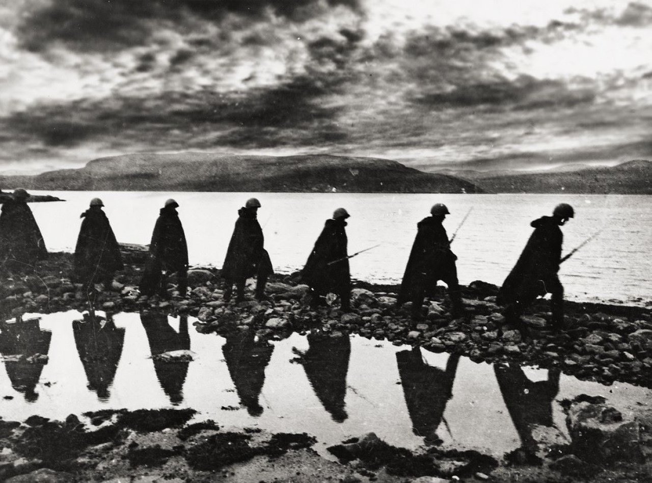 Auf diesem Bild ist das folgende Kunstwerk zu sehen: Jewgeni Chaldej. „Murmansk“, Juni 1941. 1941.