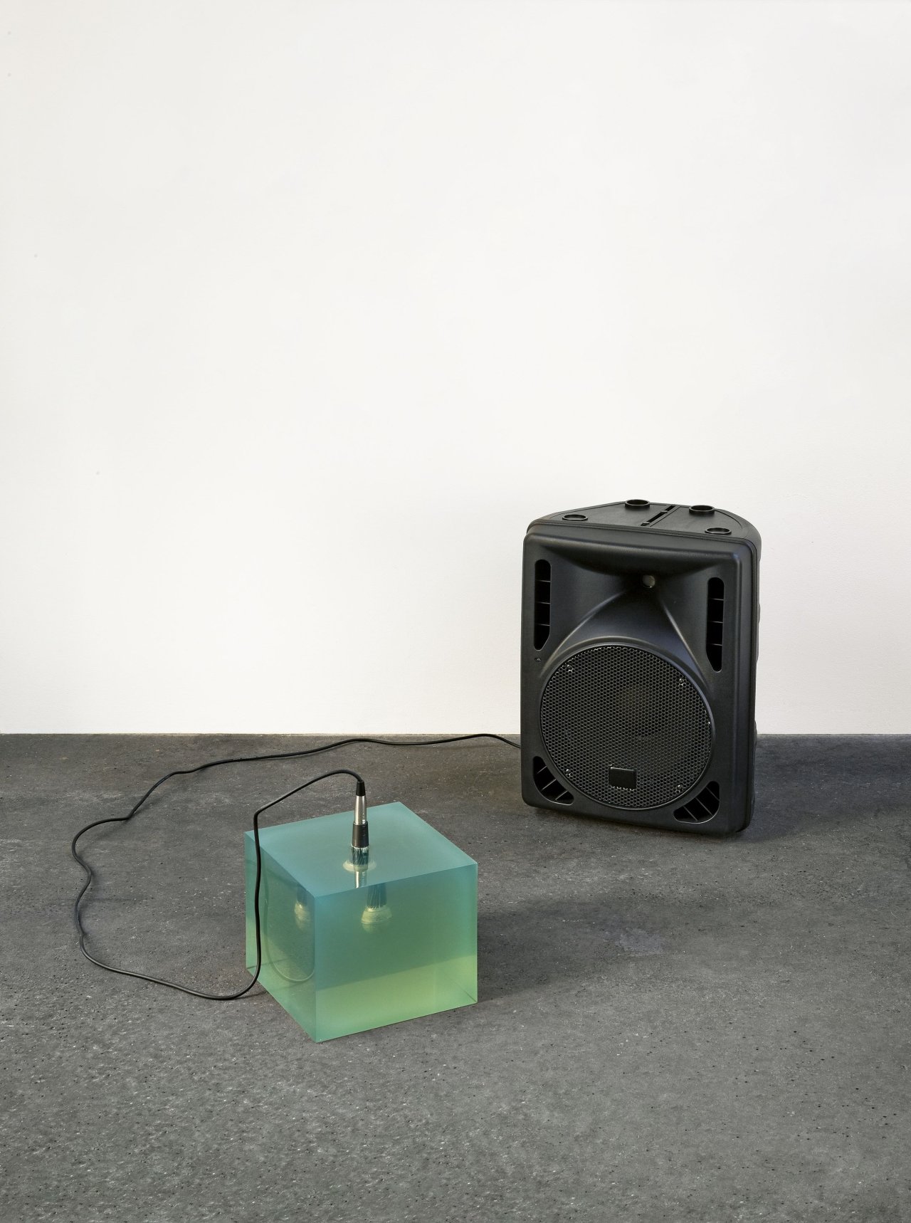 Auf diesem Bild ist das folgende Kunstwerk zu sehen: Michael Sailstorfer. Reaktor (TG). 2009.