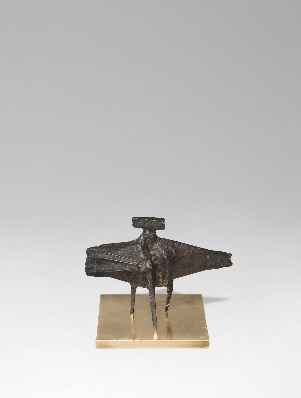 Auf diesem Bild ist das folgende Kunstwerk zu sehen: Lynn Chadwick. Winged Figure (aus: „Group of twenty Miniature Figures“). 1976.