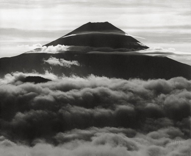 Auf diesem Bild ist das folgende Kunstwerk zu sehen: Kōyō Okada. Ohne Titel (Fujiyama). 1950er Jahre.