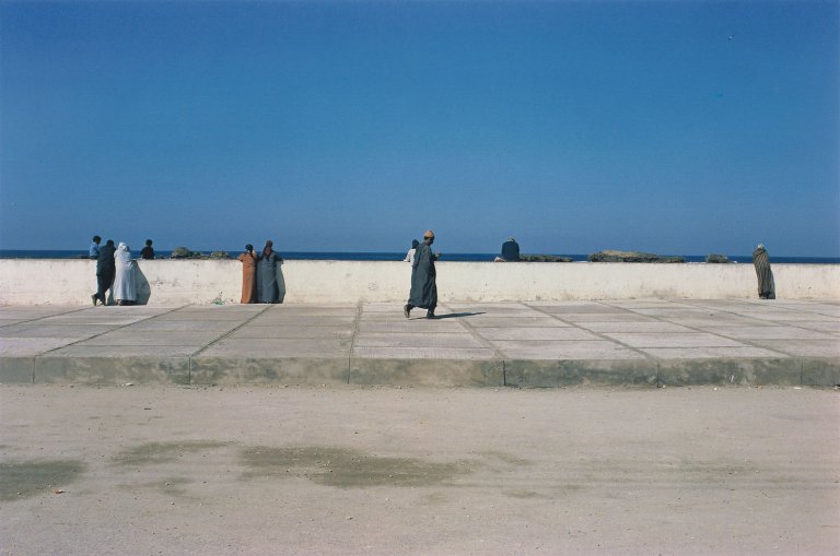 Auf diesem Bild ist das folgende Kunstwerk zu sehen: Harry Callahan. Morocco. 1981.