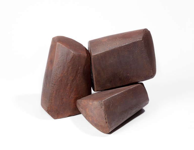 Auf diesem Bild ist das folgende Kunstwerk zu sehen: Herbert Peters. „Dreiteilig I“. 1990.