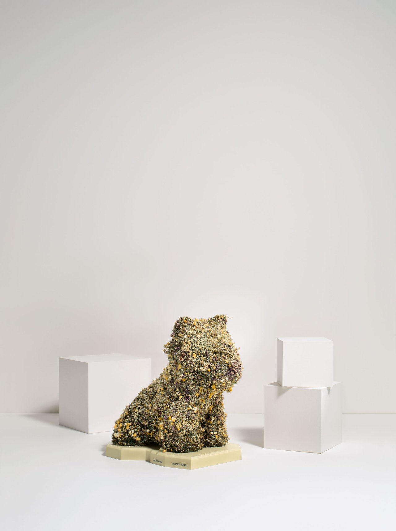 Auf diesem Bild ist das folgende Kunstwerk zu sehen: Jeff Koons. Floral Puppy. 1992.