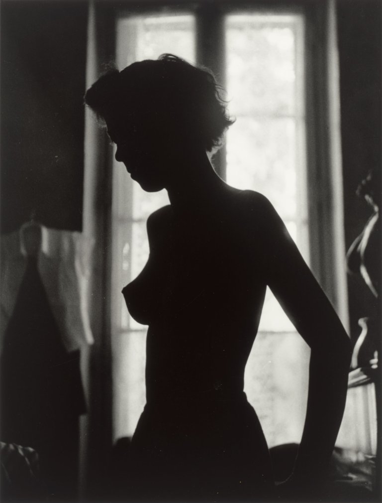 Auf diesem Bild ist das folgende Kunstwerk zu sehen: René Groebli. # 526, aus der Serie „Das Auge der Liebe“, Paris. 1952.