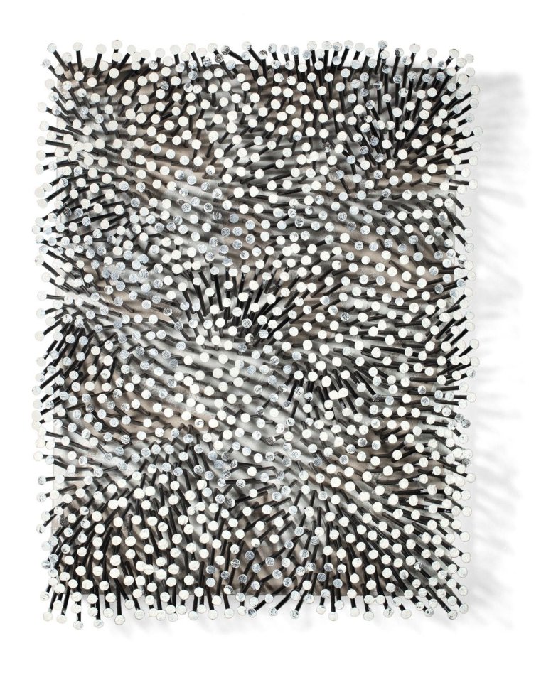 Auf diesem Bild ist das folgende Kunstwerk zu sehen: Günther Uecker. „Feld“. 2007.