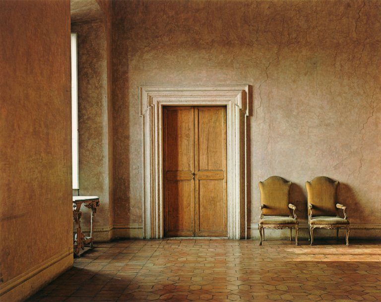 Auf diesem Bild ist das folgende Kunstwerk zu sehen: Evelyn Hofer. „Villa Medici. Rome“. 1982.
