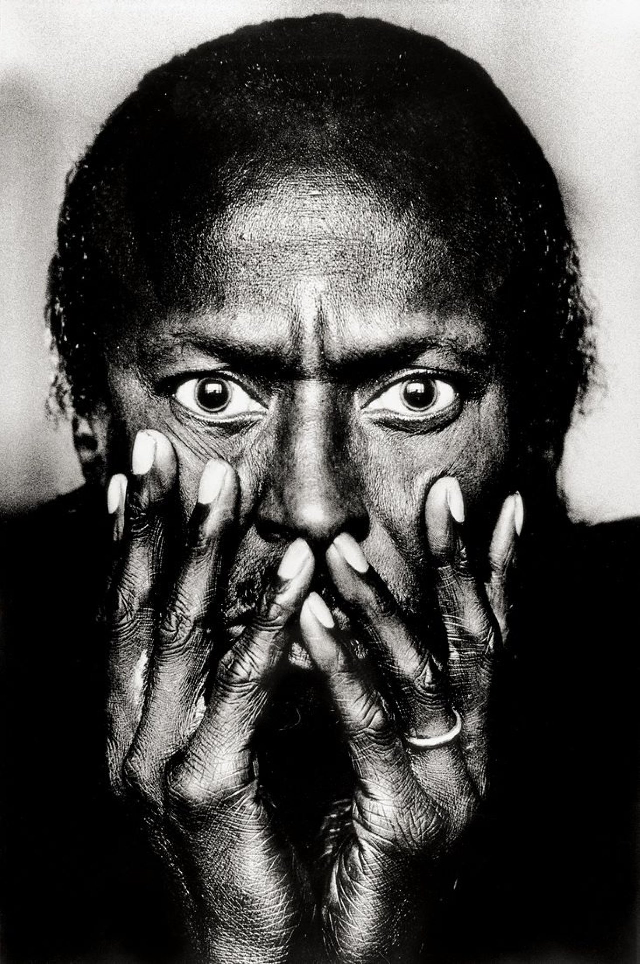 Auf diesem Bild ist das folgende Kunstwerk zu sehen: Anton Corbijn. „Miles Davis“. 1985.