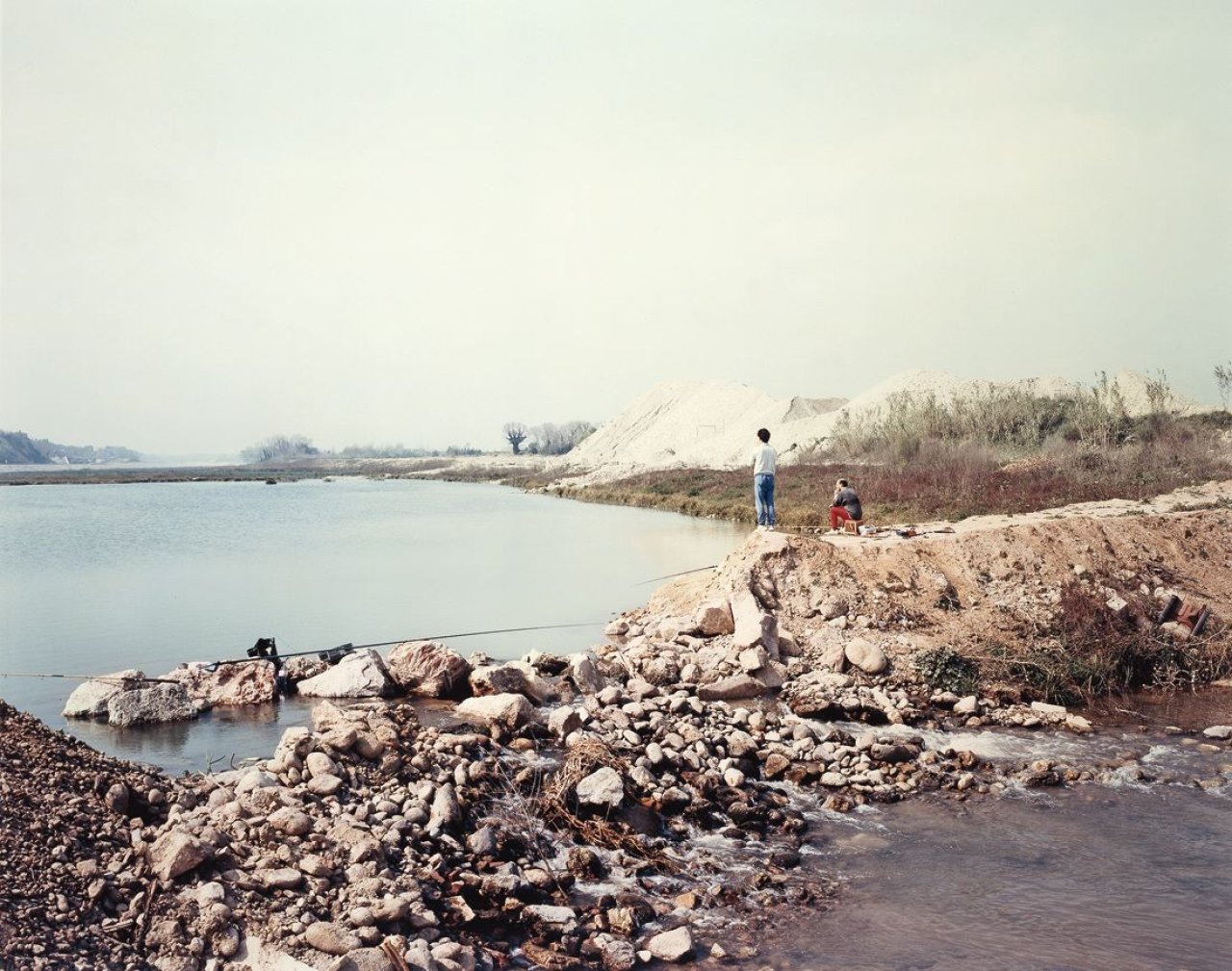 Auf diesem Bild ist das folgende Kunstwerk zu sehen: Andreas Gursky. „Fischer, Perpignan“. 1990.