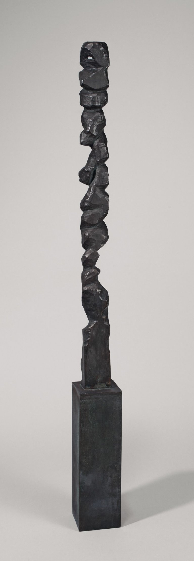 Auf diesem Bild ist das folgende Kunstwerk zu sehen: A.R. Penck. „GTGM“. 1986.