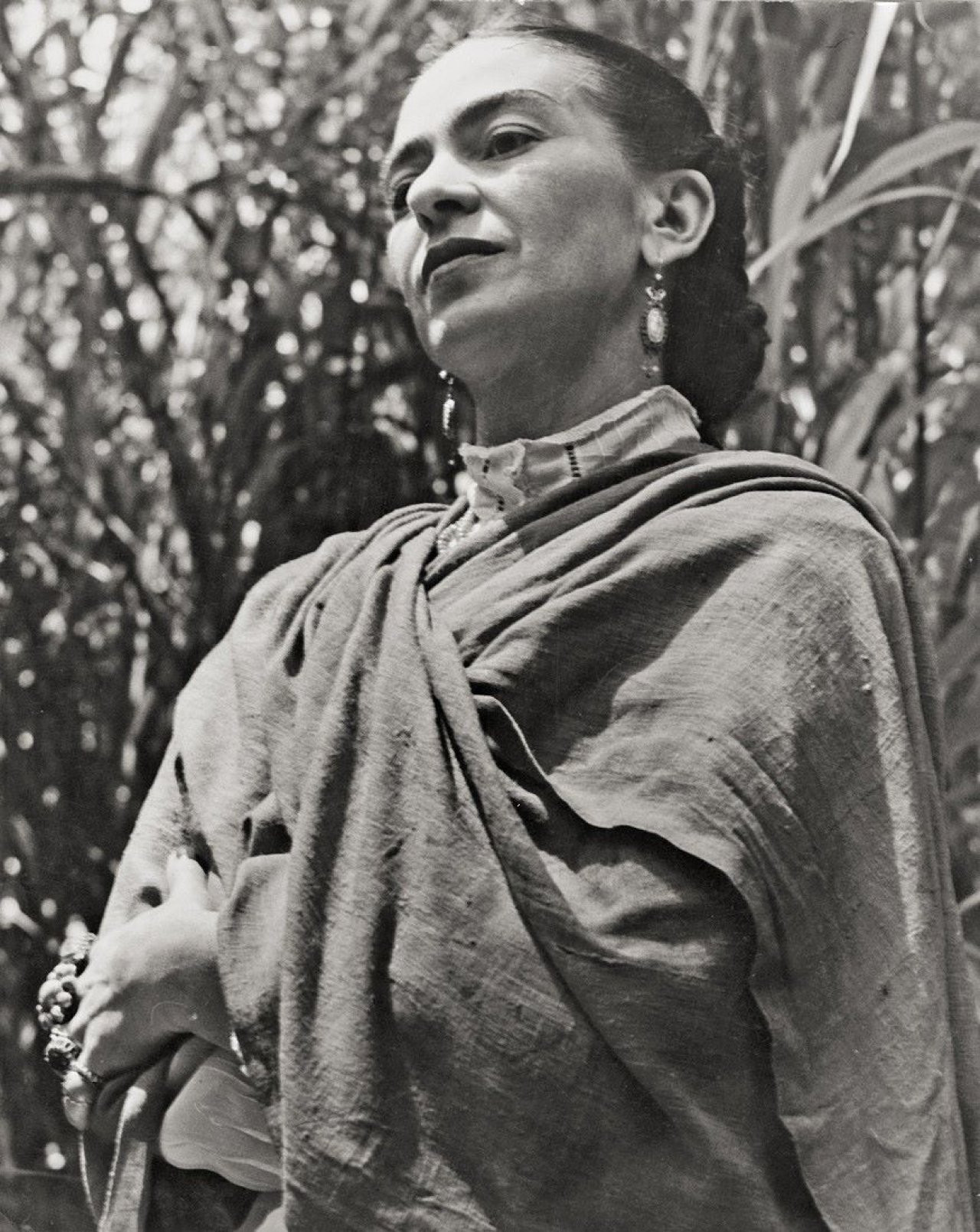 Auf diesem Bild ist das folgende Kunstwerk zu sehen: Gisèle Freund. Frida Kahlo. 1948.