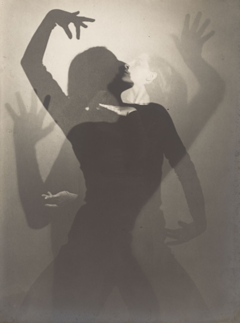 Auf diesem Bild ist das folgende Kunstwerk zu sehen: Edmund Kesting. „Tanz Dore Hoyer“, Dresden. 1939.