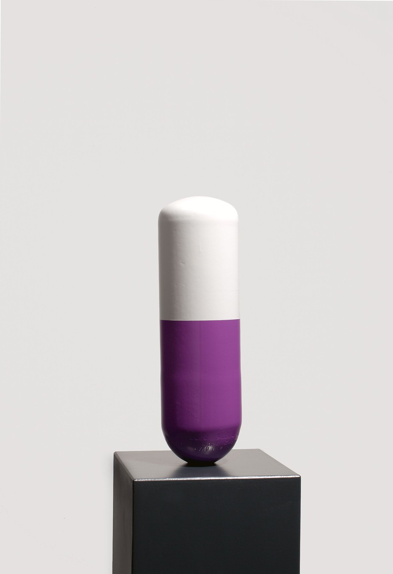 Auf diesem Bild ist das folgende Kunstwerk zu sehen: Thomas Zipp. „Medicine # 1“. 2019.